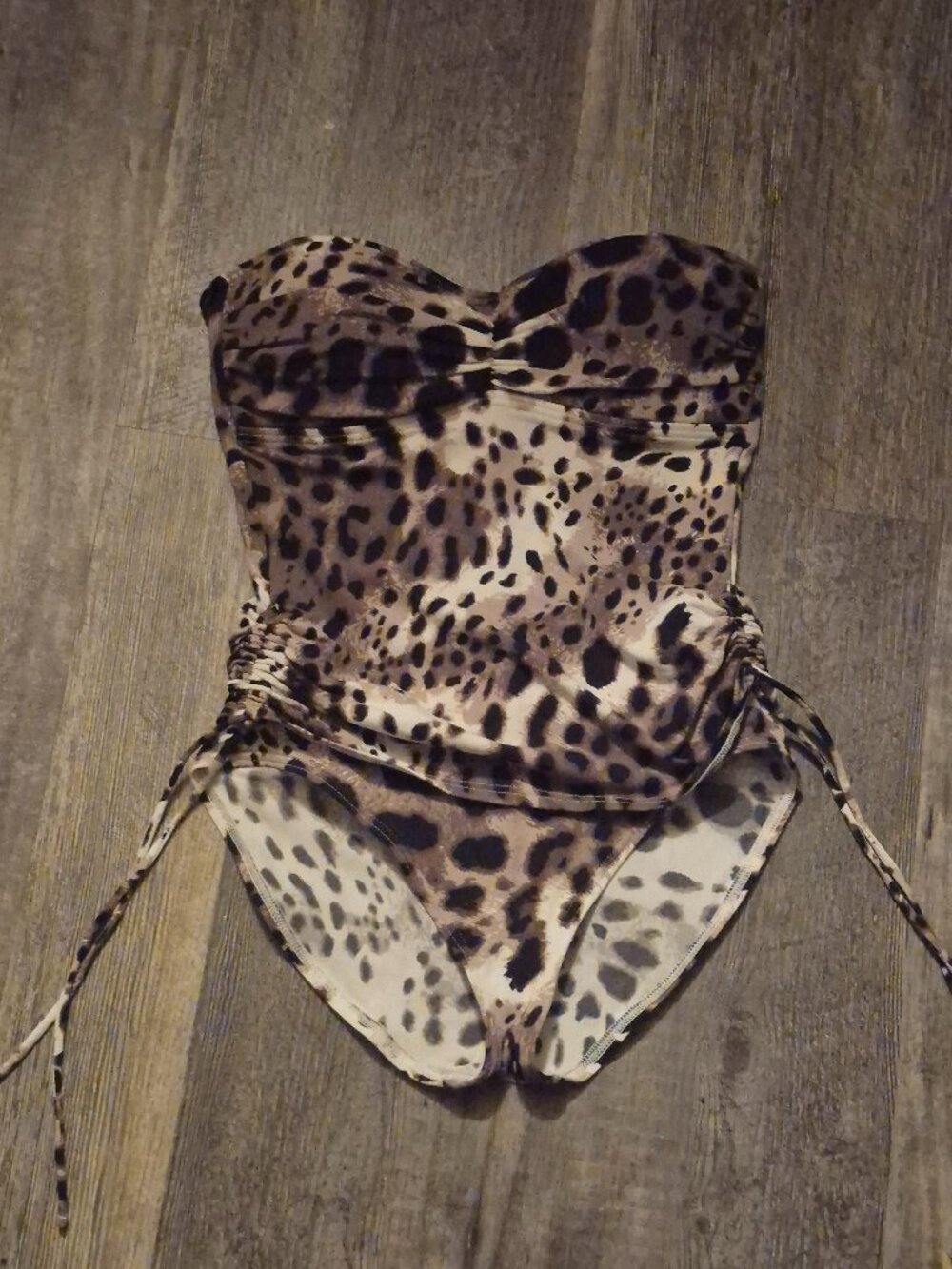Tommy Bahama size 6 Swimsuit